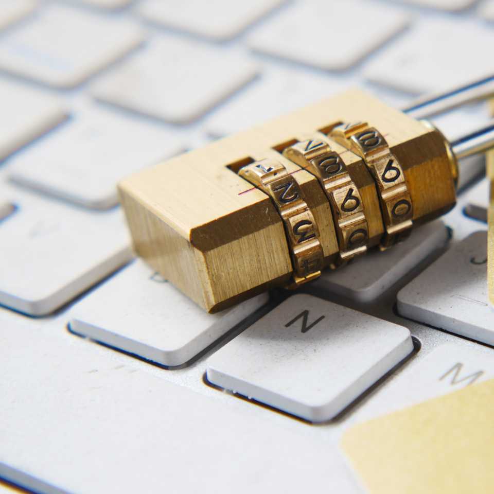 Koralyn Krea • Cybersécurité Mots de passe & cadenas